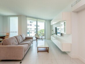 9821 E Bay Harbor Dr, Unit 502 in Bay Harbor Islands, FL - Foto de edificio - Building Photo