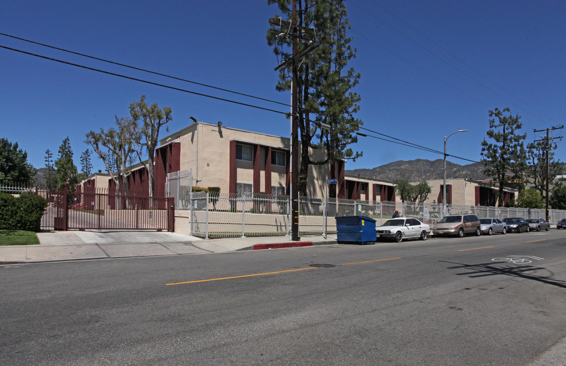 Astoria Gardens in Sylmar, CA - Building Photo