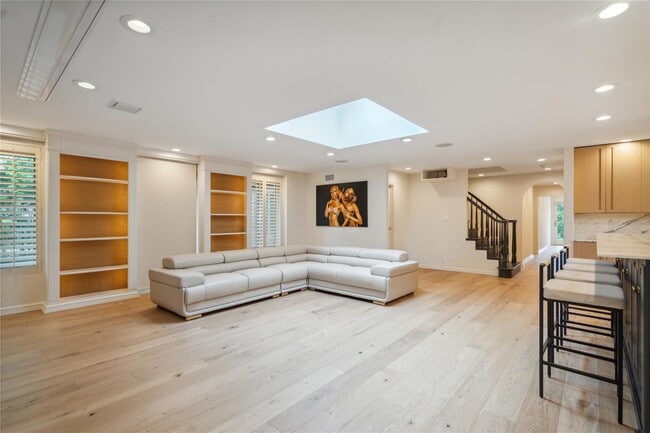 15 Parkway Dr in Roslyn Heights, NY - Building Photo - Building Photo