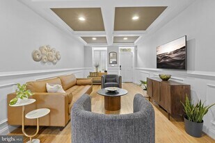 120 S Wolfe St in Baltimore, MD - Building Photo