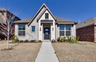 1121 Milfoil Dr in Justin, TX - Building Photo