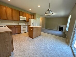 234 SE 43rd Ave in Hillsboro, OR - Building Photo - Building Photo