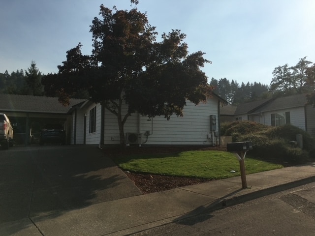 2543 E Main St in Cottage Grove, OR - Building Photo - Building Photo