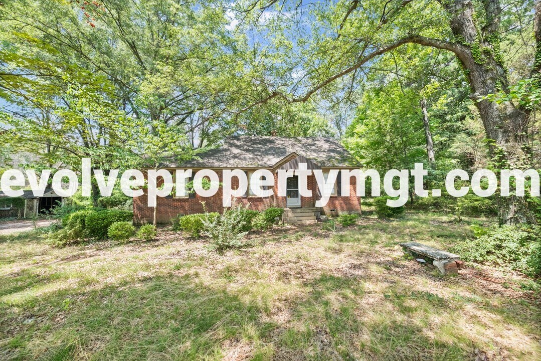 555 Quinn Rd in Collierville, TN - Foto de edificio