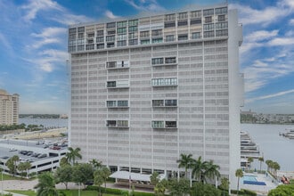 Waterview Towers in West Palm Beach, FL - Building Photo - Building Photo