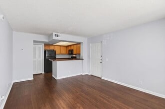 708 Executive Center Dr in West Palm Beach, FL - Building Photo - Building Photo