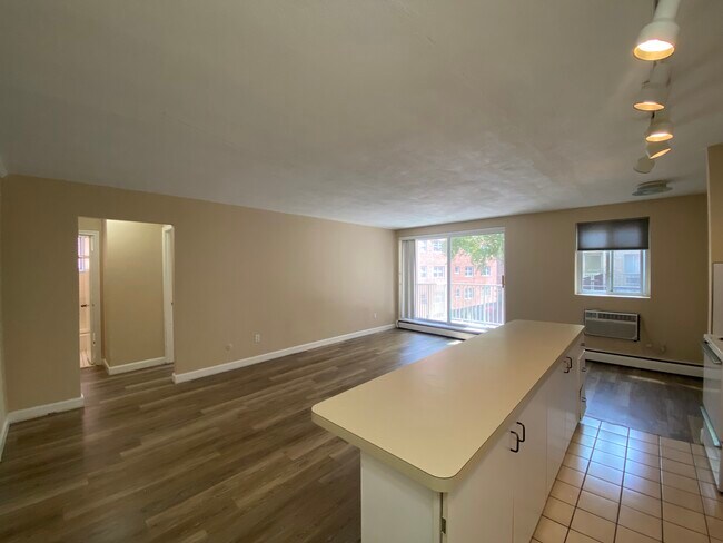 123 Sewall Ave, Unit 1A in Brookline, MA - Building Photo - Building Photo