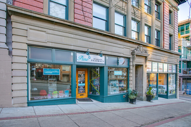 The Aberdeen Block in North Vancouver, BC - Building Photo - Building Photo