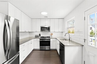 14 Old Main Rd in Quogue, NY - Building Photo - Building Photo