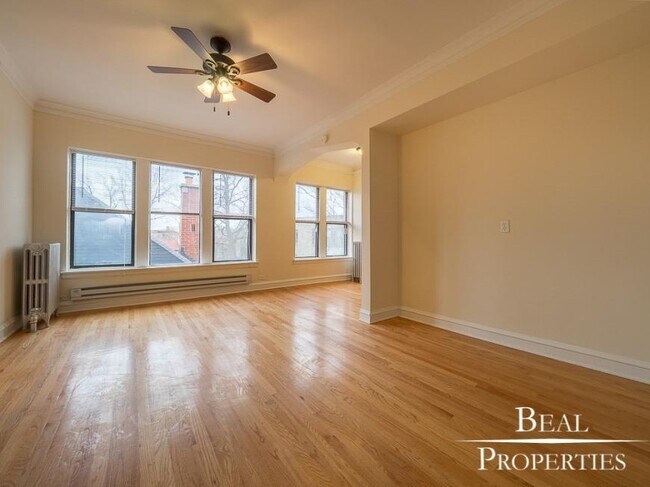 property at 4614 N Paulina St