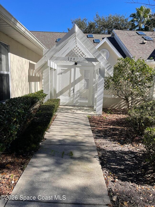 729 Kenwood Cir in Melbourne, FL - Building Photo - Building Photo