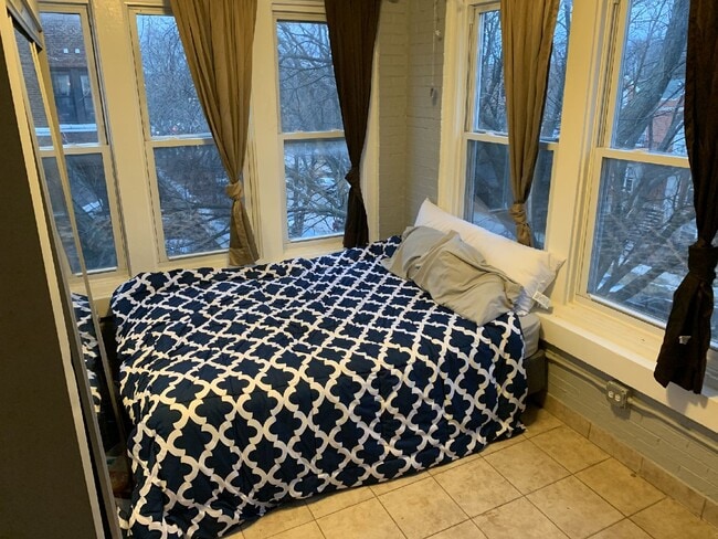 property at 1303 W Pratt Blvd