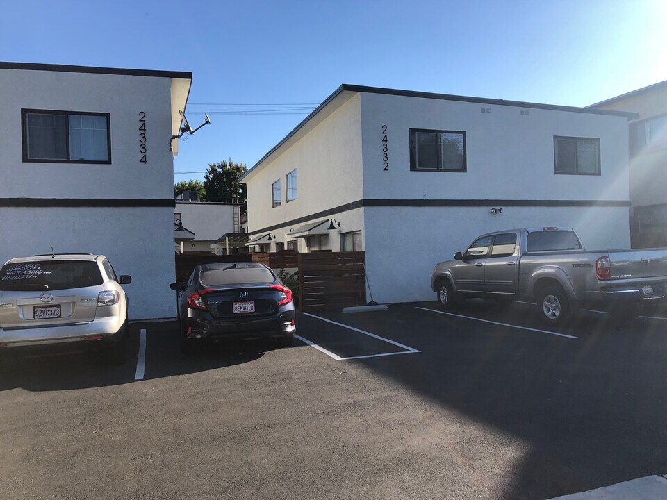 24332 1/2-24334 1/2 Chestnut St in Santa Clarita, CA - Foto de edificio