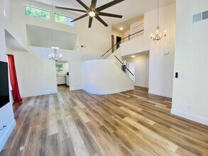 980 E Buckhill Rd in Fresno, CA - Building Photo - Building Photo