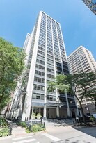 222 E Pearson St in Chicago, IL - Building Photo