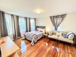 16 Lewis Ave in Norwood, MA - Foto de edificio - Building Photo