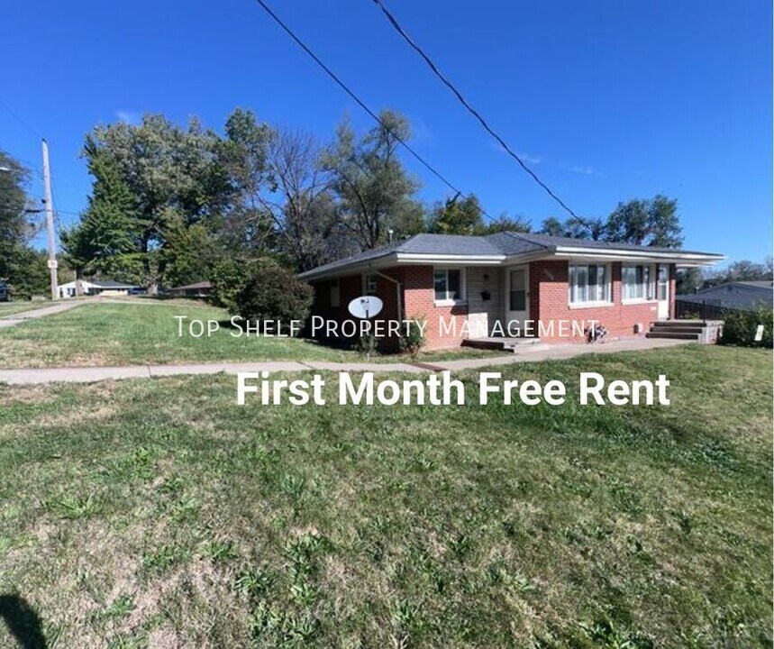 2427 Welbeck Rd in Des Moines, IA - Building Photo