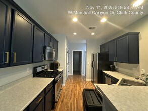 8117 Marshall Canyon Dr in Las Vegas, NV - Building Photo - Building Photo