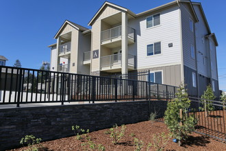 Axis Apartments in Everett, WA - Building Photo - Building Photo