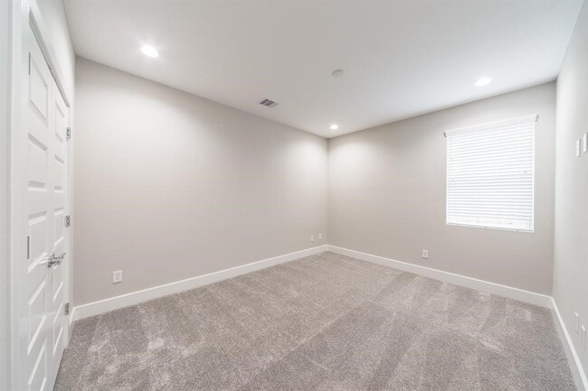 property at 2149 Hoskins Dr