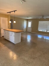 1560 Elizabeth Ln in Clearwater, FL - Building Photo - Building Photo