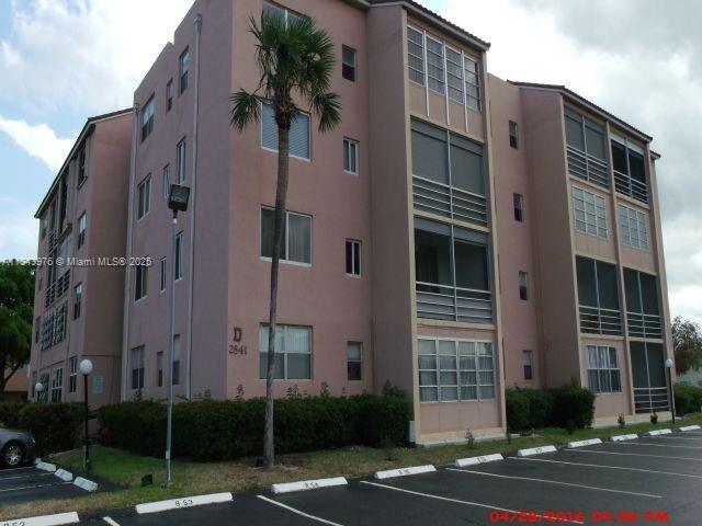 2841 Somerset Dr in Lauderdale Lakes, FL - Building Photo - Building Photo