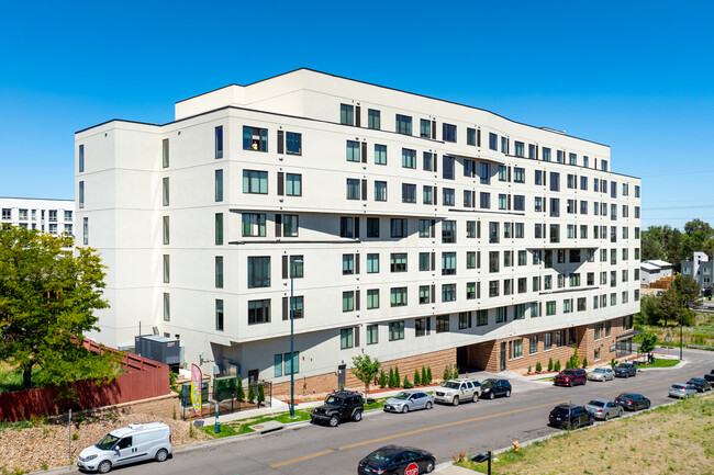 Sheridan Station Apartments in Lakewood, CO - Building Photo - Building Photo