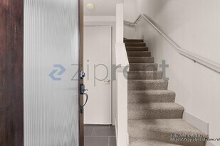 7015 Linden Ave N in Seattle, WA - Building Photo