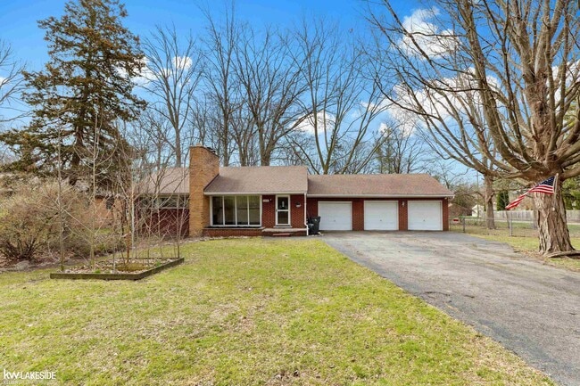 21820 Drexel St in Clinton Township, MI - Building Photo - Building Photo