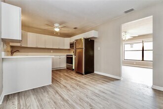 1524 Sandy Ln in Clearwater, FL - Building Photo - Building Photo
