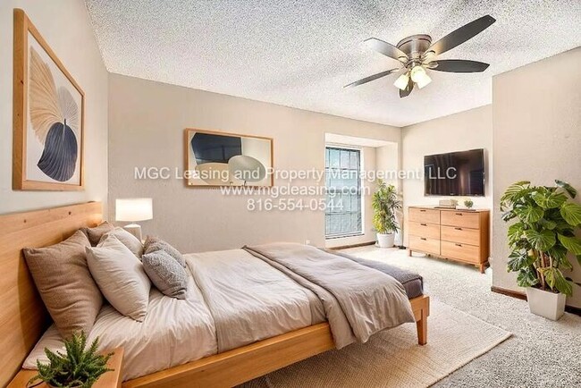property at 228 NW Woods Chapel Rd
