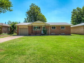 1190 Tim Holt Dr in Harrah, OK - Building Photo