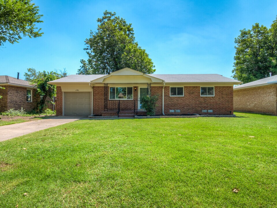 1190 Tim Holt Dr in Harrah, OK - Foto de edificio