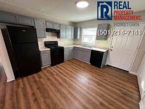 300 N Bailey St in Jacksonville, AR - Building Photo - Building Photo