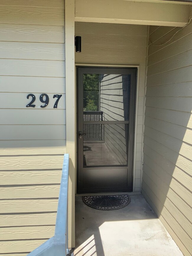 297 Country Club Rd in Eugene, OR - Building Photo - Building Photo