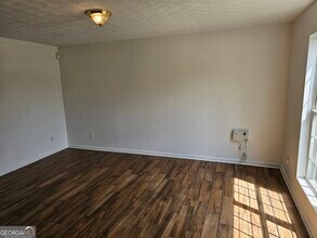 5821 Strathmoor Manor Cir in Lithonia, GA - Building Photo - Building Photo