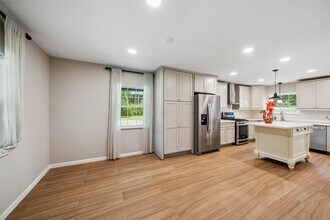 13373 Southshore Dr in Conroe, TX - Building Photo - Building Photo