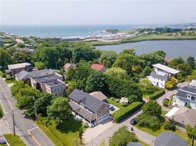 197 Coggeshall Ave in Newport, RI - Building Photo - Building Photo