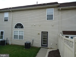 518 Barnhardt Way in West Reading, PA - Building Photo - Building Photo