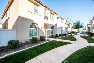 965 S Wallrade Ln in Gilbert, AZ - Foto de edificio - Building Photo