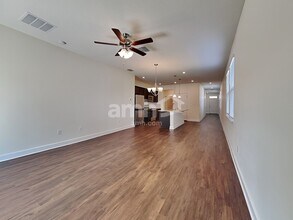 1049 Walden Pond Dr in Plant City, FL - Building Photo - Building Photo