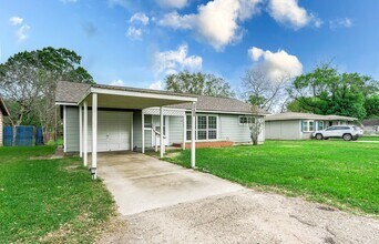 2433 S Austin Ave in Pearland, TX - Building Photo - Building Photo