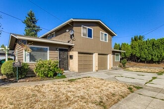 5139 SE Tolman St in Portland, OR - Building Photo - Building Photo