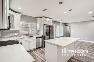1556 Barry Rd in Clearwater, FL - Building Photo - Building Photo