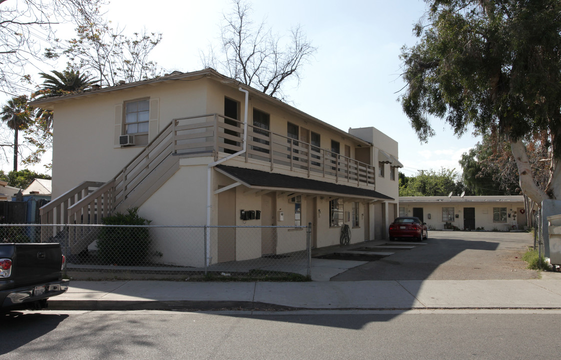 3825-3843 Sedgewick Ave in Riverside, CA - Foto de edificio