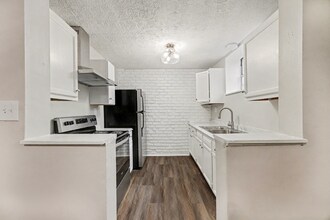 566 Glenwood Ave, Unit 6 in Cincinnati, OH - Foto de edificio - Building Photo