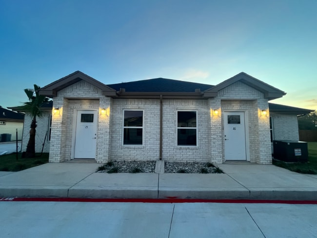 1810 Atrium Pl Dr in Harlingen, TX - Building Photo - Building Photo