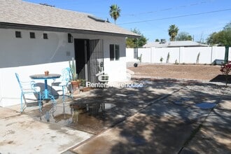 222 E Southgate Ave in Phoenix, AZ - Foto de edificio - Building Photo