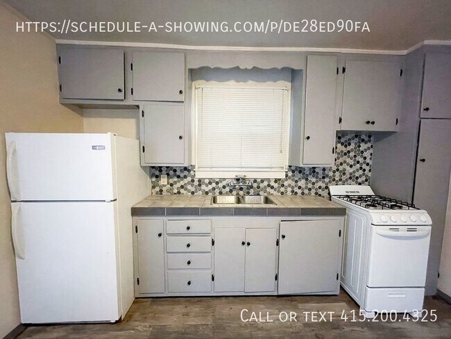 1074 Third St, Unit 1076 in Monterey, CA - Building Photo - Building Photo