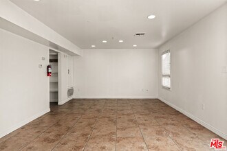 2667 Menlo Ave in Los Angeles, CA - Foto de edificio - Building Photo